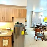 Elegant 2Br Flat In Qc With Netflix And Parking!!