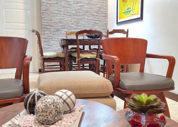 Elegant 2Br Flat In Qc With Netflix And Parking!!