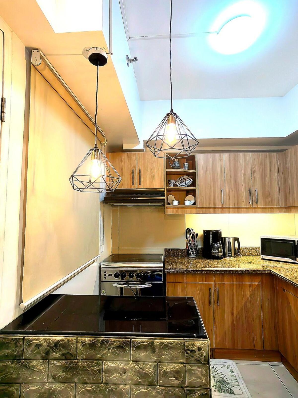 Elegant 2br Flat In Qc With Netflix And Parking!!