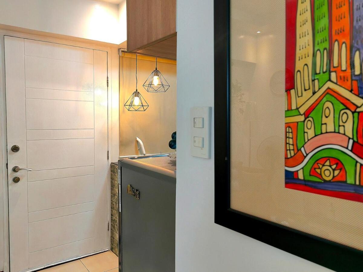 Elegant 2br Flat In Qc With Netflix And Parking!!