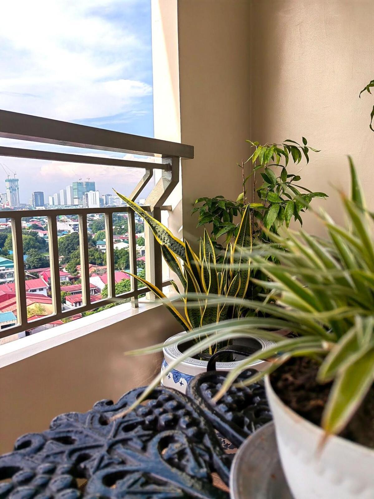 Elegant 2br Flat In Qc With Netflix And Parking!! Apartment