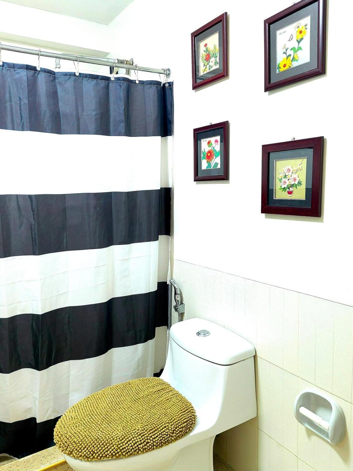 Elegant 2br Flat In Qc With Netflix And Parking!! Manila