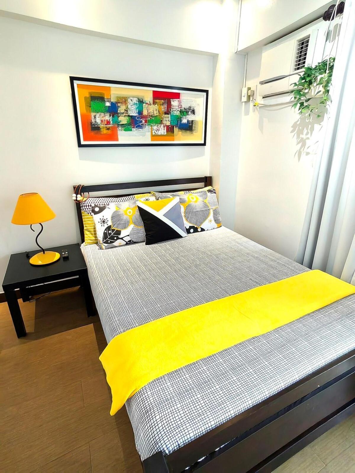Elegant 2br Flat In Qc With Netflix And Parking!! *
