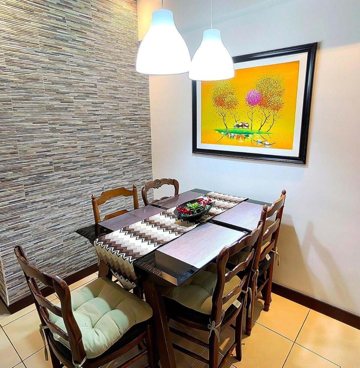 Apartment Elegant 2br Flat In Qc With Netflix And Parking!! *