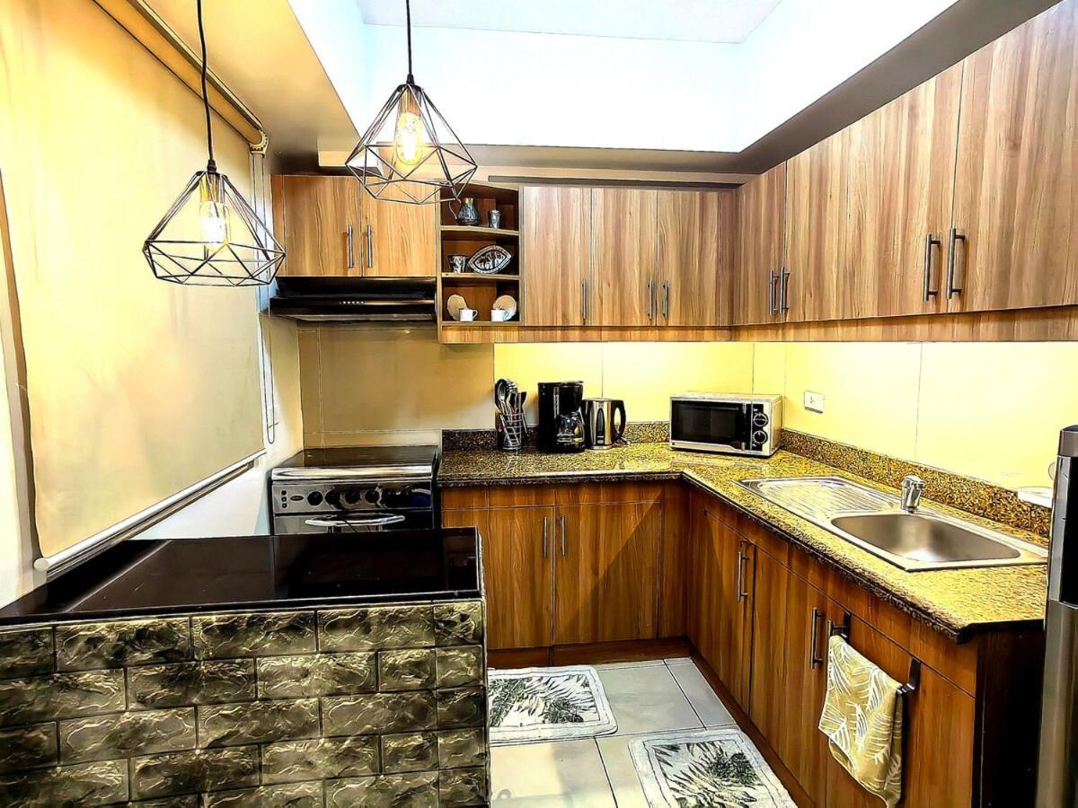 Elegant 2br Flat In Qc With Netflix And Parking!! Apartment Manila