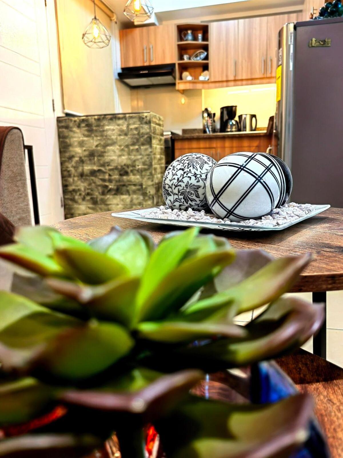 Apartment Elegant 2br Flat In Qc With Netflix And Parking!! Manila